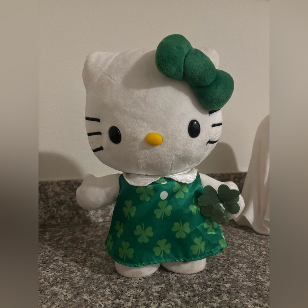 Hello Kitty St Patrick stepper